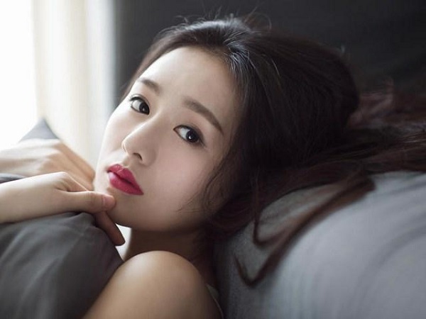 Chỉ với một thứ bảo bối cực đời thường trên người, cô vợ đã 'trói chặt' được ông chồng đẹp trai đầy gái vây quanh