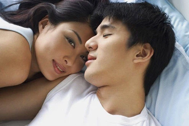 Cô vợ đang tận hưởng 'ân ái' thì chồng chạy vào nhà vệ sinh làm một việc khiến 'cuộc vui' lập tức trở thành thảm hoạ - 1