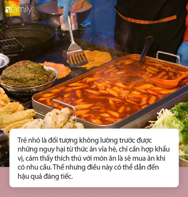 6 trẻ trong một gia đình bị ngộ độc, trong đó 1 trẻ tử vong và 1 trẻ phải lọc máu: Chuyên gia cảnh báo thói quen ăn vỉa hè, đường phố cực nguy hiểm - 1