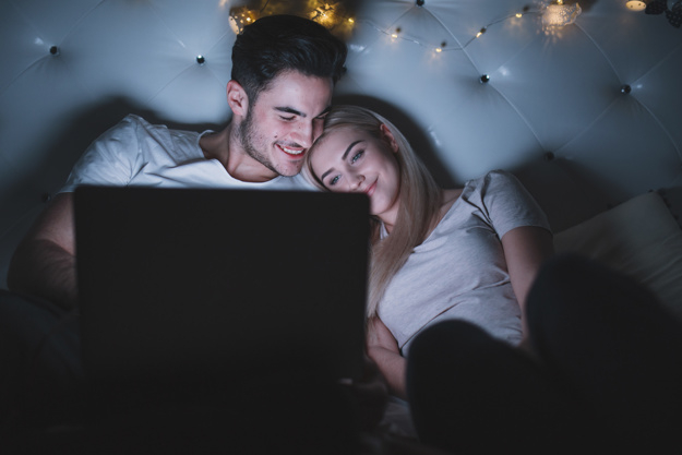 Xem phim 'nóng' có hại không?