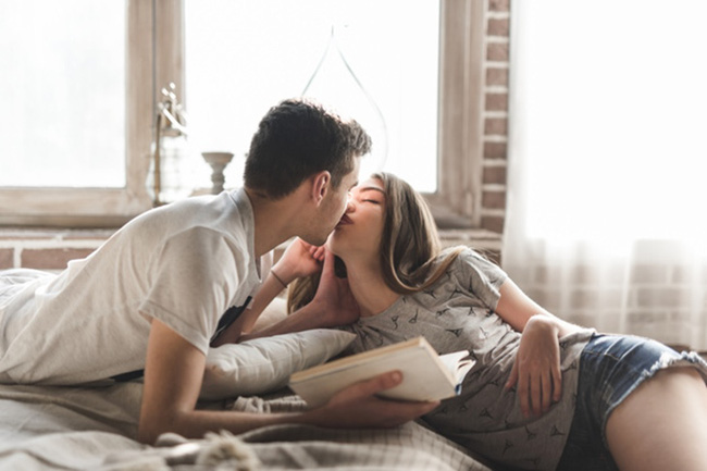 Về phòng ngủ, đàn ông luôn khoanh những 'vùng cấm' riêng này, nếu bạn cố tình