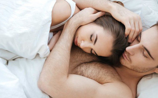 Triệu chứng lạ trong 'chuyện ấy', có hại gì cho con sau này không?