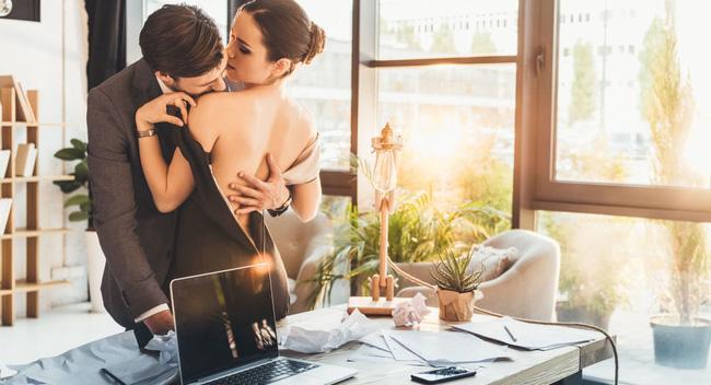 Đàn ông đã làm gì để 'giải quyết' nhu cầu sinh lý khi xa vợ, 5 ông chồng này sẽ cho chúng ta biết sự thật - 1