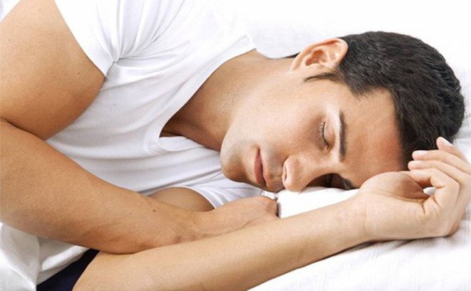 Lý do khiến cậu nhỏ 'chào cờ' buổi sáng