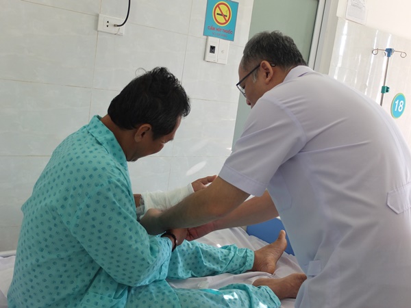 Tái tạo dương vật cho bệnh nhân bị mất toàn bộ dương vật, tinh hoàn