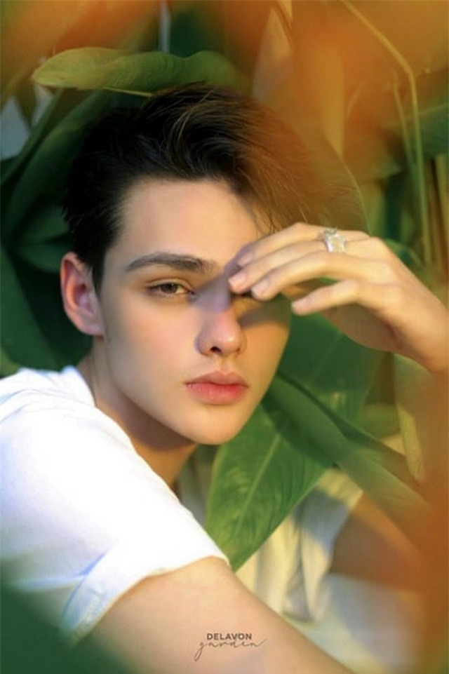 Hot-boy-lai-Viet--Scotland-cao-1m85-so-huu-co-bung-6-mui_2