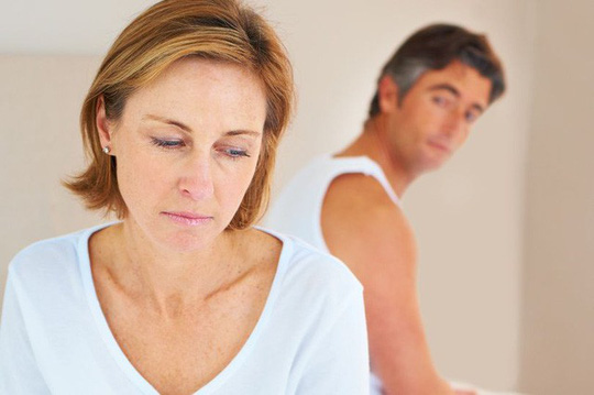 Tình 'chị-em': Chuyên gia lý giải những rào cản về 'chuyện ấy'