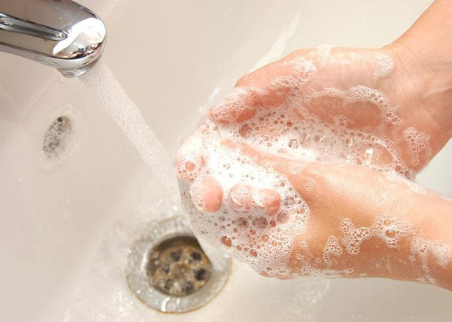 Dùng băng vệ sinh trong ngày đèn đỏ cần tránh mắc phải 5 sai lầm sau để không làm tổn hại tới vùng kín - 2