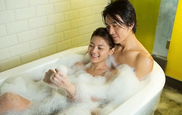 6 mẹo nhỏ ít người biết về chuyện gối chăn để biến anh chàng khô như ngói lại 'mê bạn như điếu đổ' - 1