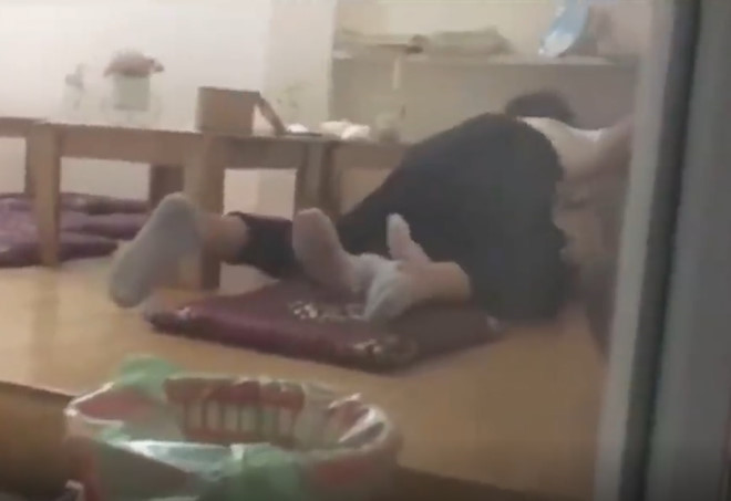 Nên làm ‘chuyện ấy’ lần đầu tiên năm bao nhiêu tuổi? - 1