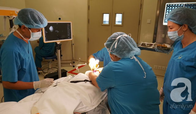 Bé gái mới 23 tháng tuổi đã bị u mạch máu não.