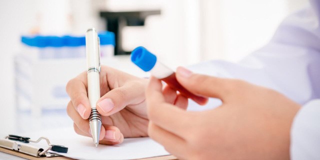Nhiễm khuẩn huyết sẽ phải cấy máu tìm vi khuẩn