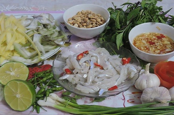 Không ăn gỏi cá, tiết canh, đồ tái sống để phòng nhiễm giun sán.