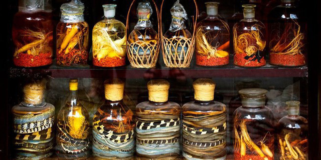 Uống rượu ngâm có nguy cơ ngộ độc và gây hại cho thận, ảnh minh họa.