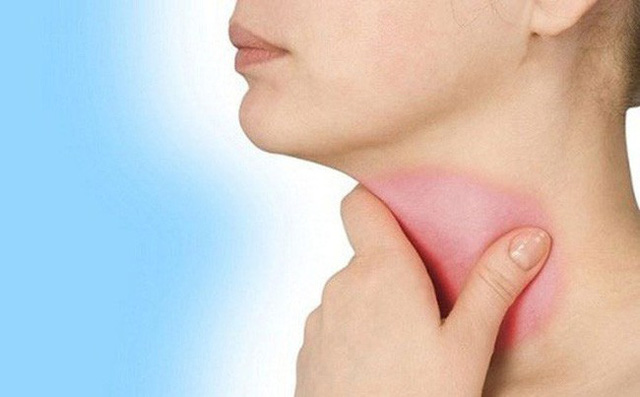 Tuyến giáp trạng của Tiểu Thẩm đã bị tổn thương nặng, có rất nhiều cục u, kết quả chích để xét nghiệm cho thấy đây là khối u ác tính.
