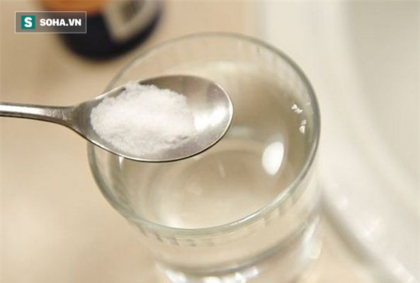 Nước muối chỉ có tác dụng sát khuẩn, hoàn toàn vô dụng trong việc loại bỏ hóa chất