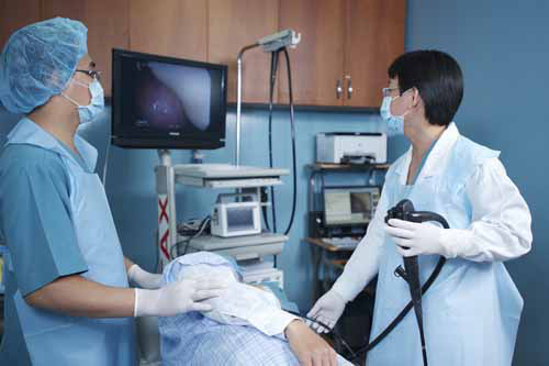 Xì hơi kèm theo các dấu hiệu lạ này, bạn cần phải đi khám ung thư đại trực tràng càng sớm càng tốt - Ảnh 1.