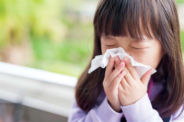 Trẻ đang khỏe mạnh, có cần nhỏ mũi hàng ngày để phòng bệnh? - Ảnh 1.
