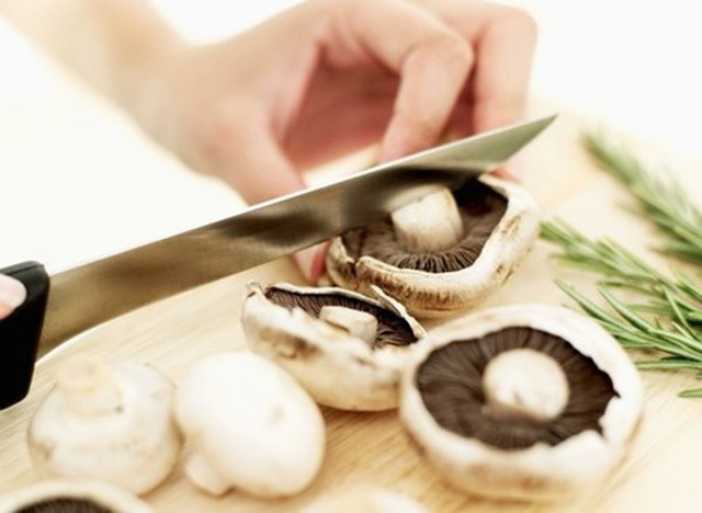 Nấm rất ngon và bổ dưỡng nhưng cần biết tránh cái chết oan uổng cho người nhà khi mùa nấm sinh sôi - Ảnh 3.