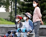 Bác sĩ Nhi giải đáp một loạt thắc mắc cho cha mẹ về việc chăm con trong mùa dịch COVID-19
