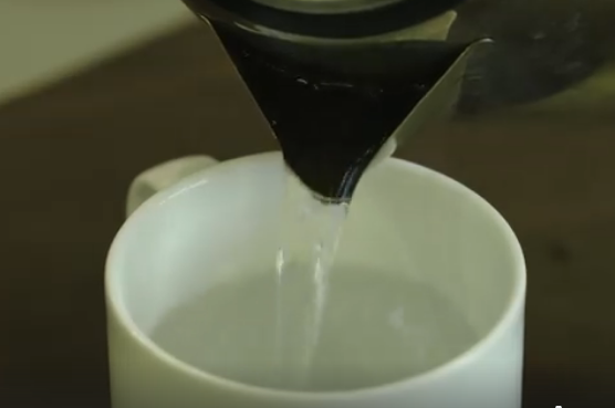 Cách xông mũi họng bằng cao Sao Vàng tiện lợi, giá rẻ nhưng rất hiệu quả - Ảnh 5.
