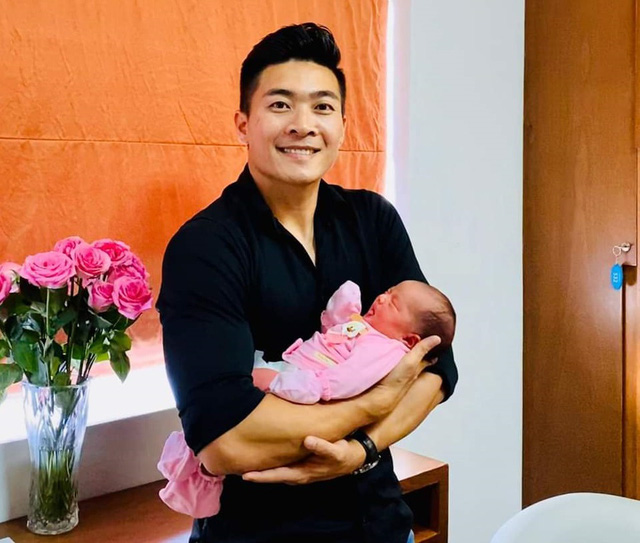 Dị tật của con nghệ sĩ xiếc Quốc Cơ vừa phải phẫu thuật nhiều trẻ cũng gặp phải - Ảnh 2.