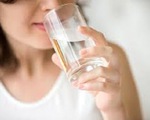 Uống nước sáng và tối tốt cho cơ thể nhưng theo cách này dễ mắc bệnh nguy hiểm