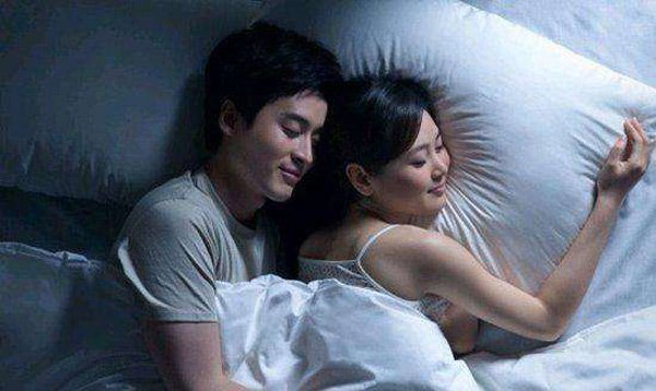 Sau 7 đêm làm hành động tình cảm này với vợ, người chồng phải vội vã tới bệnh viện - Ảnh 1.