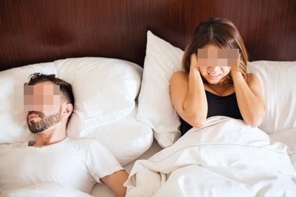 7 việc làm trước khi đi ngủ hại không kém gì thức khuya, loạt bệnh tật tìm đến - Ảnh 2.