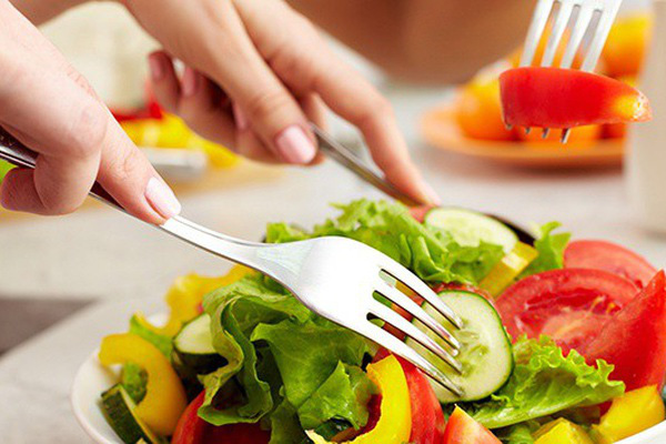 5 lưu ý dinh dưỡng cho bệnh nhân ung thư, điều số 2 nhiều người hay nhầm tưởng - Ảnh 2.