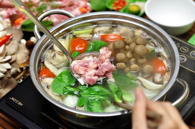 Ăn lẩu mùa lạnh nên tránh kết hợp với 5 loại rau này vì có thể hại tiêu hóa, gây ngộ độc, tổn thương cơ thể - Ảnh 2.