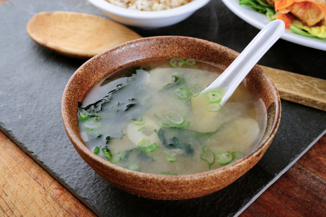 9 nguyên tắc ăn uống giúp người Nhật sống thọ nhất thế giới - Ảnh 4.