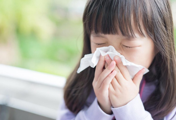 Dấu hiệu viêm màng não nhưng cha mẹ hay nhầm với cảm lạnh khiến con tổn thương não nặng - Ảnh 1.
