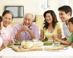 Cụ ông bị cả nhà phản ứng vì gọi vợ yêu - Chuyên gia nói tuổi nào thì không nên gọi anh em, vợ yêu, chồng yêu?