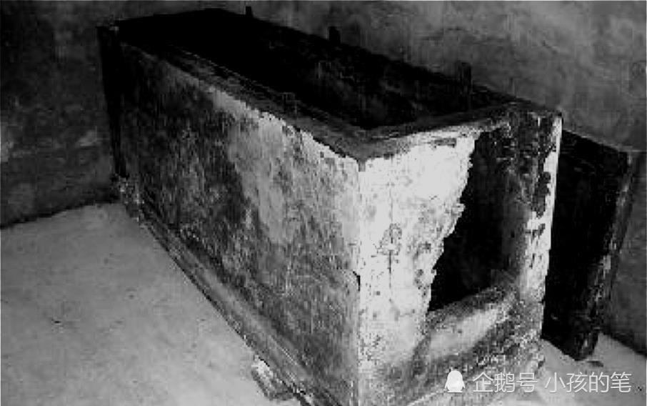 Mộ cổ nổ tung, lộ ra số vàng bạc châu báu trị giá hơn 700 tỷ đồng - 3