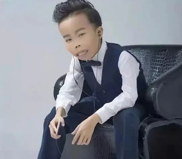 'Triệu phú xấu trai nhất Trung Quốc' lộ ảnh sắp lấy vợ, nhan sắc cô dâu gây xôn xao mạng xã hội - 1