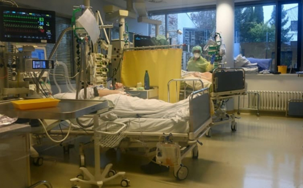 Bệnh viện quá tải, Đức phải chuyển bệnh nhân Covid-19 sang nước khác điều trị