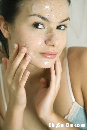 mun1 Chăm sóc da dầu để mụn khỏi tấn công