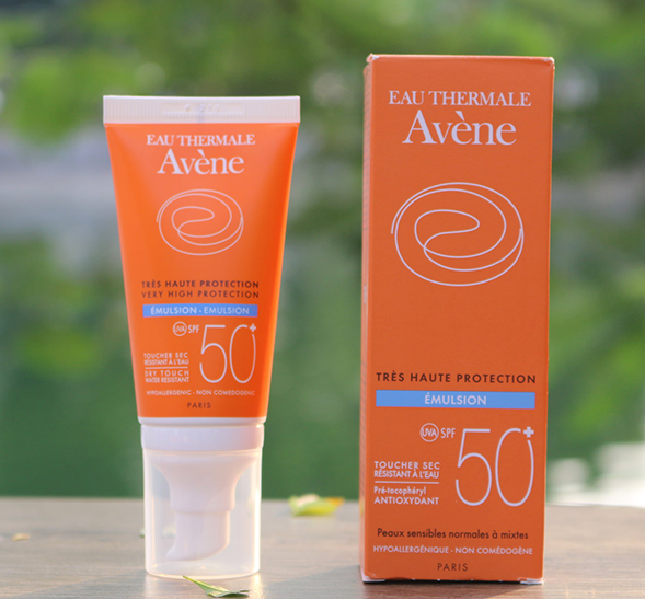 Kem chống nắng thương hiệu Pháp - Avene Very High Protection Emulsion