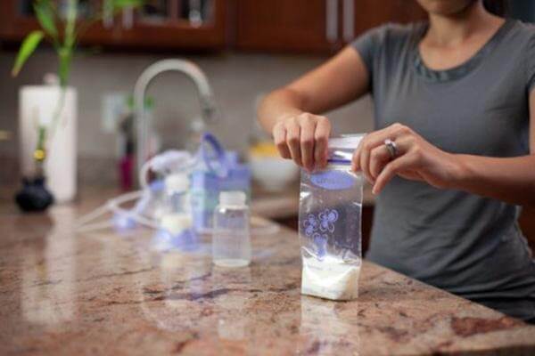 Sử dụng túi trữ sữa mẹ đúng cách
