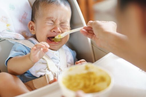 trẻ dưới 1 tuổi biếng ăn