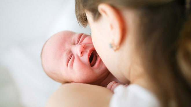 Trẻ giãn ruột biếng ăn khi mẹ lạm dụng việc thụt tháo sớm