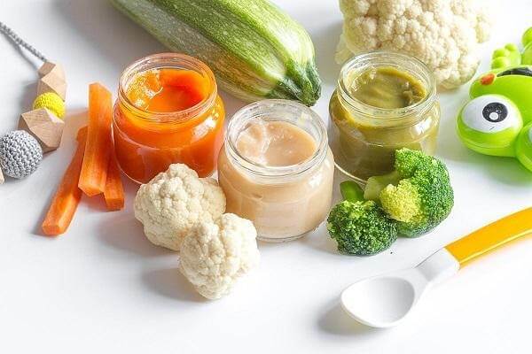 Những bát bột nhiều màu sắc vừa đầy đủ dinh dưỡng vừa giúp trẻ ăn ngon miệng