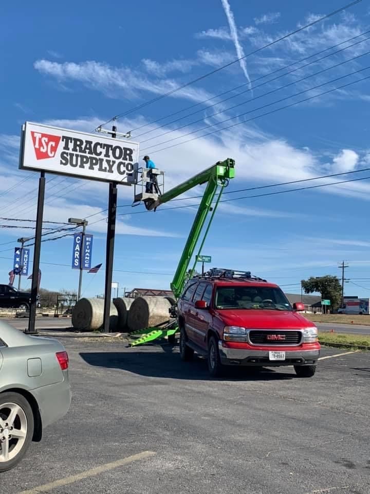 tractor supply sign