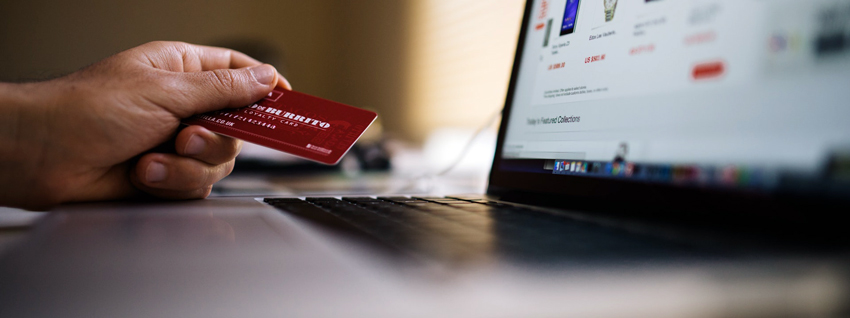 laptop en credit card