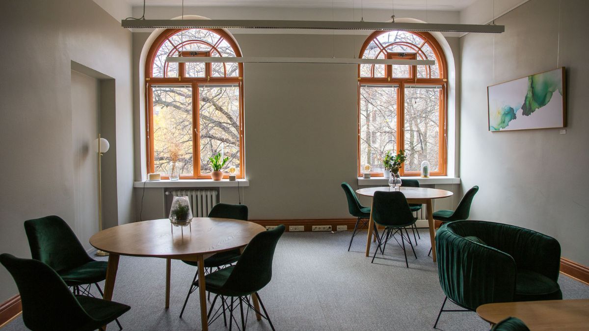 VillageWorksin toimistohotelleissa työnilo kohtaa taustamusiikin