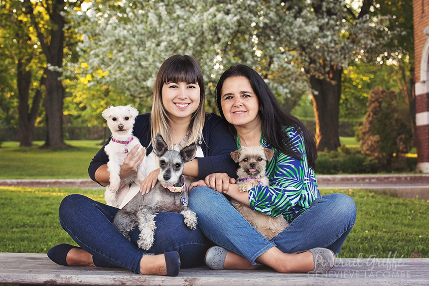Famille avec chiens sauvés