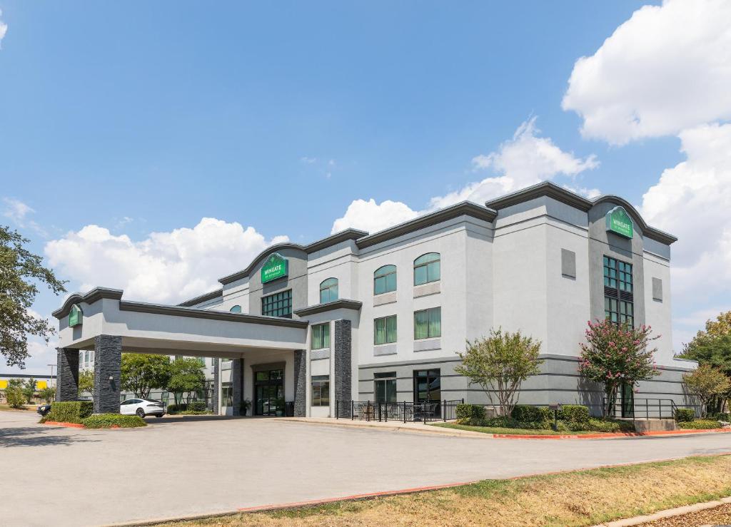 1209 N Interstate 35 Frontage Rd Round Rock, TX 78664