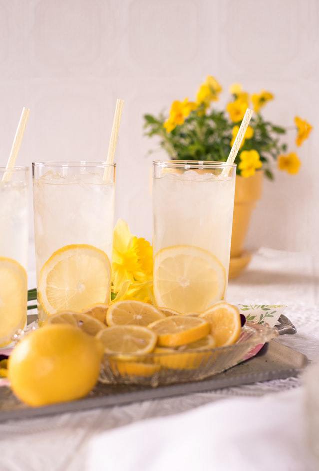 glasses of lemonade, healthy alternative to soda