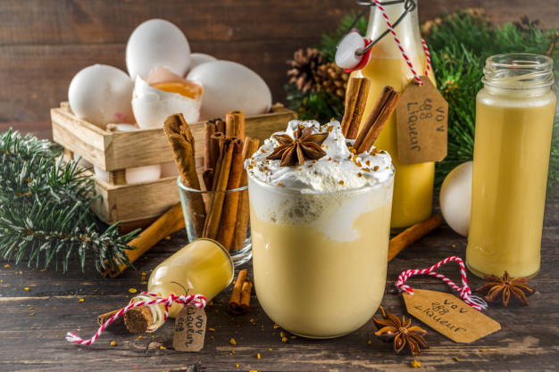 Christmas bombardino cocktail with egg liqueur Premium Photo